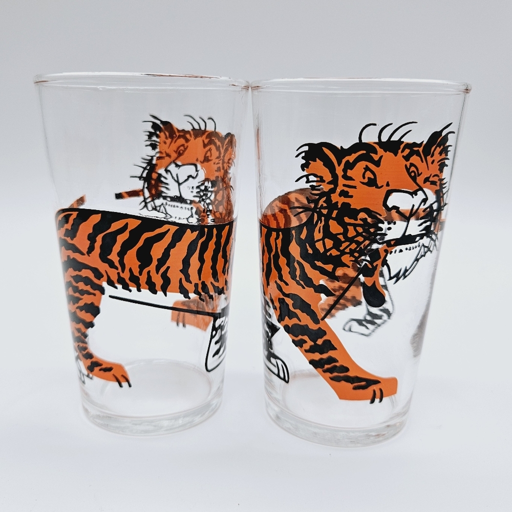 VINTAGE | Esso Tiger set of 2 1970s 70s gas station promo collectible glasses